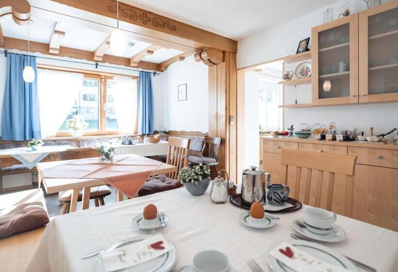 Отель Gästehaus Manuela Puchmayr