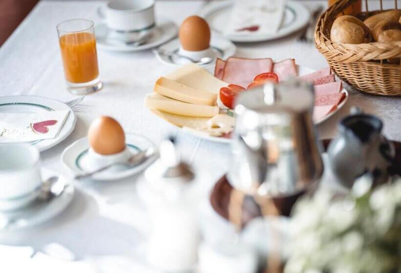 Отель Gästehaus Manuela Puchmayr