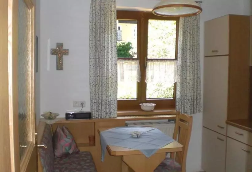 ホテル Haus Klaushofer Brunnweg