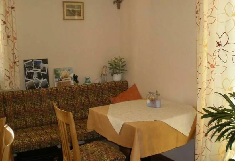 هتل Haus Kloibhofer