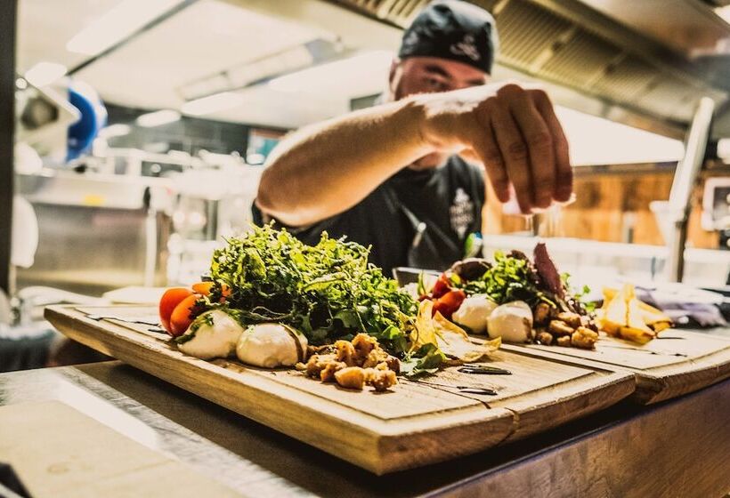 فندق Mama Thresl