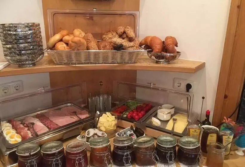 Hotelli Pension Bergkristall