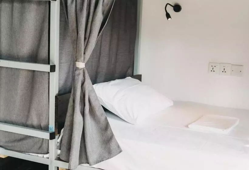 Retkeilymaja Chill Vibes Hiriketiya