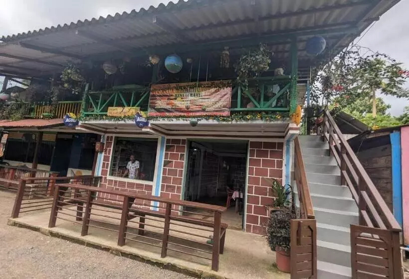 ベッドアンドブレックファースト Casa De Las Flores