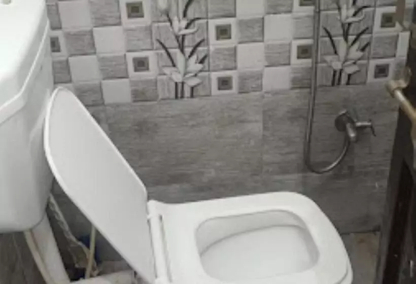 Hotelli Bhaktavatsal Tuljapur