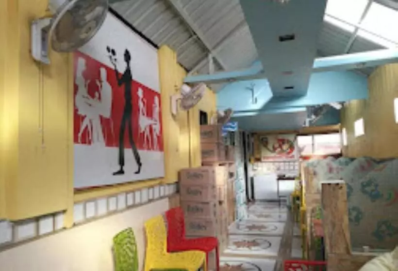 Hotelli Bhaktavatsal Tuljapur