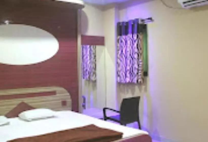 Hotelli Bhaktavatsal Tuljapur