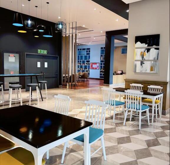 هتل Country Inn & Suites Lucknow Gomti Nagar