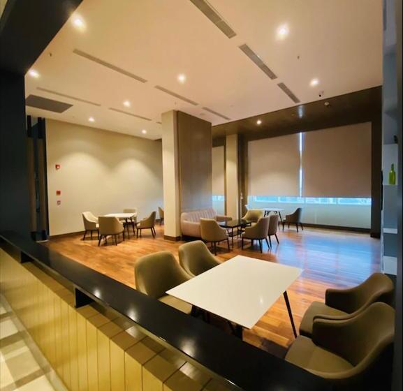 هتل Country Inn & Suites Lucknow Gomti Nagar