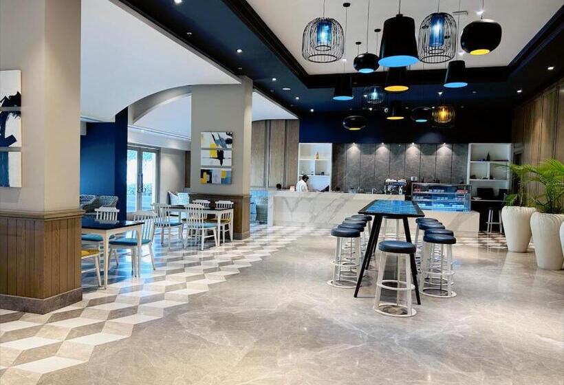 هتل Country Inn & Suites Lucknow Gomti Nagar