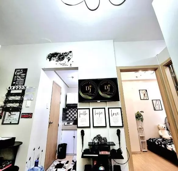 ホテル Dj Place Staycation In Quezon City At Trees Residences