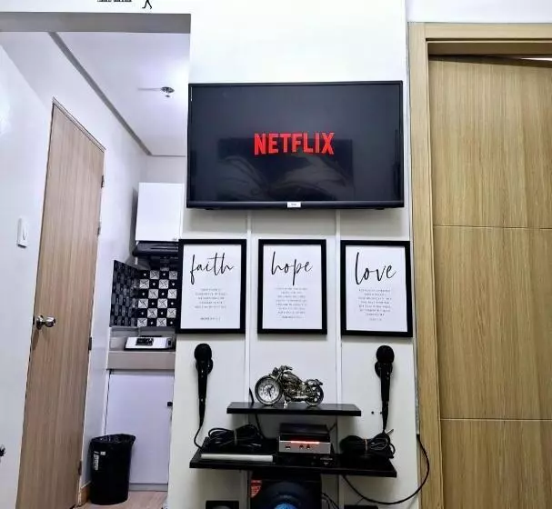 ホテル Dj Place Staycation In Quezon City At Trees Residences