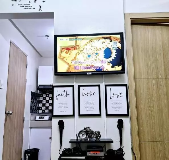 ホテル Dj Place Staycation In Quezon City At Trees Residences