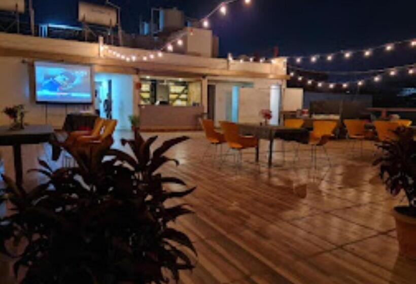 בית מלון כפרי New Regal Palace Jalgaon