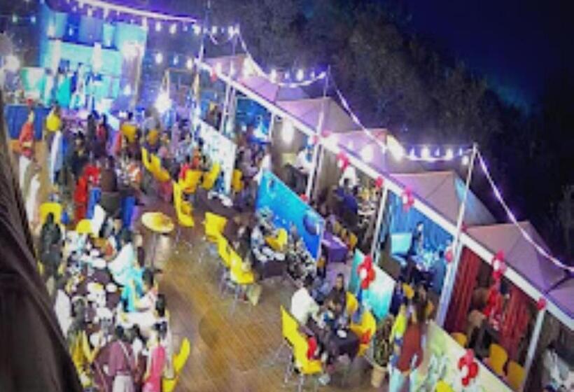 בית מלון כפרי New Regal Palace Jalgaon