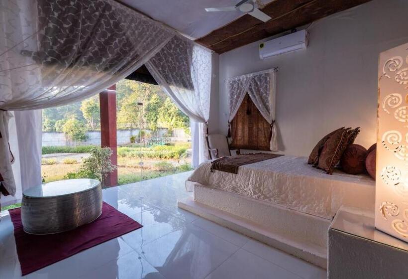 Отель Shalom Corbett’s Hillside Hideaway