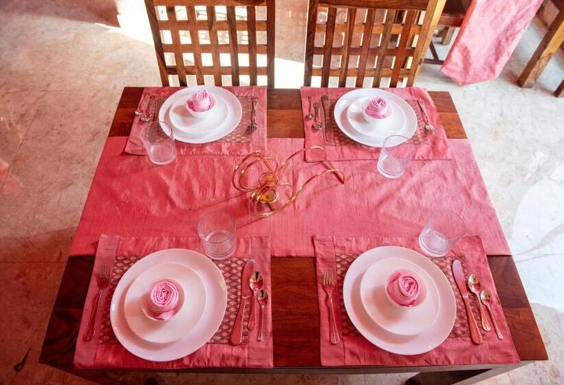 Отель Shalom Corbett’s Hillside Hideaway