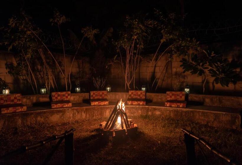 Отель Shalom Corbett’s Hillside Hideaway