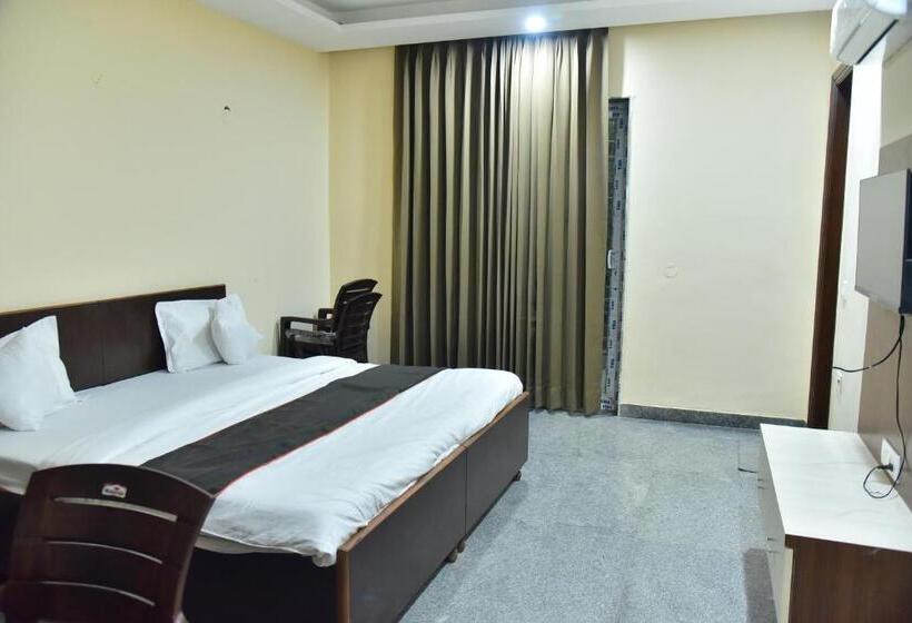 فندق Wedlock Premium Sohna Road