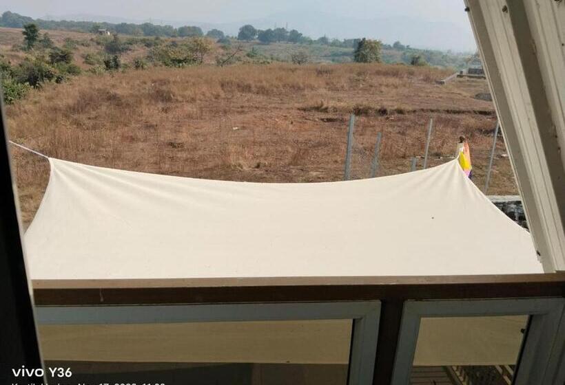 Отель Yuv Aureate