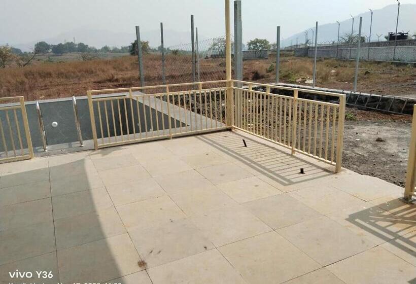 Отель Yuv Aureate