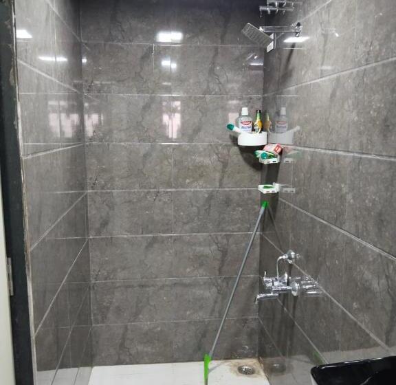 Отель Yuv Aureate