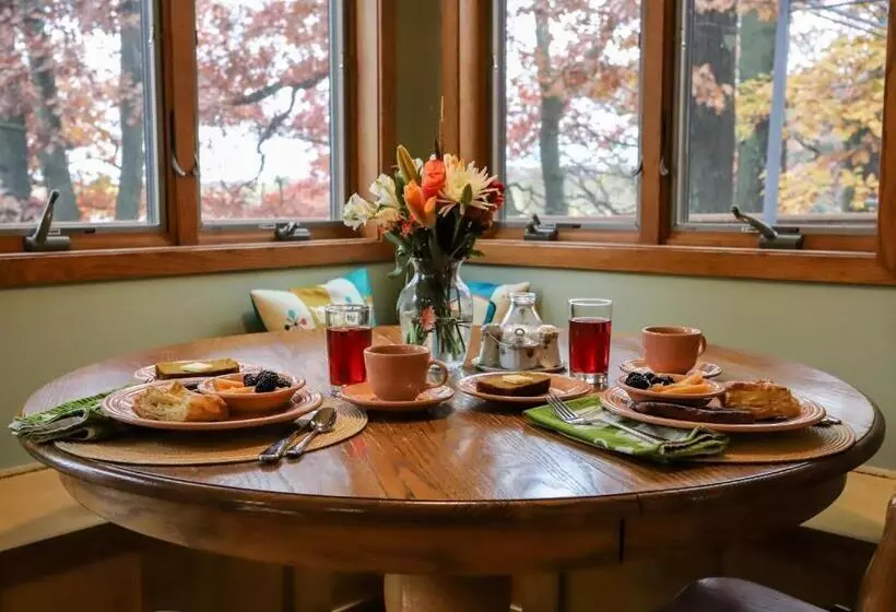 Lakeplace Bed & Breakfast