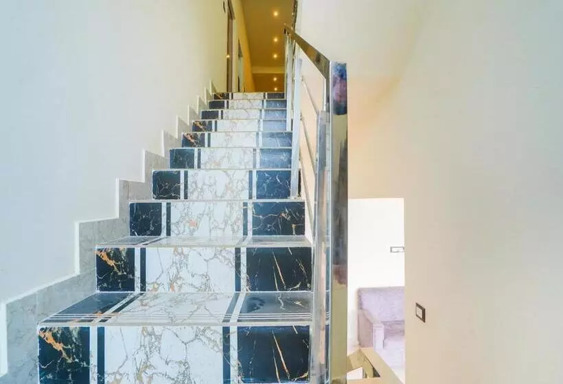 Oyo Hotel Diamond Plaza