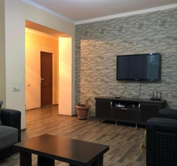 پانسیون Bakuriani Cozy Guesthouse