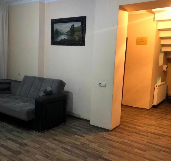 پانسیون Bakuriani Cozy Guesthouse