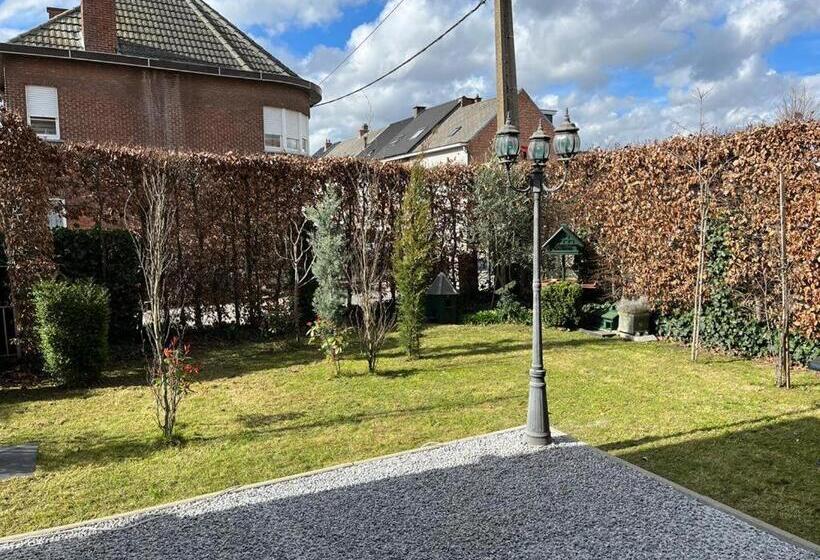 膳宿费 Cornerhouse