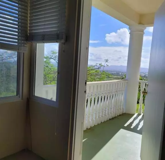 پانسیون Guam Theo House