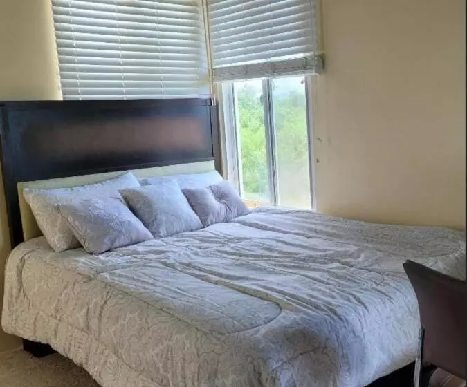 پانسیون Guam Theo House
