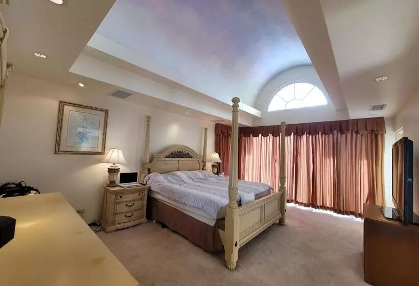 پانسیون Guam Theo House