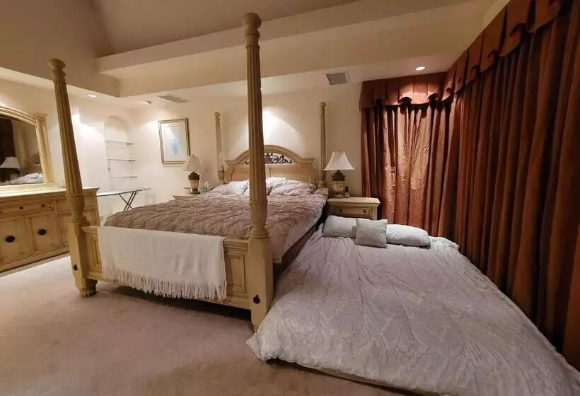 پانسیون Guam Theo House