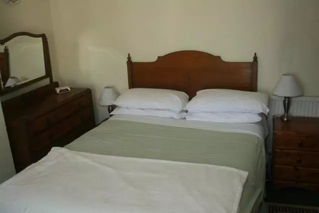 پانسیون Guesthouse 24 7 The Old Knoll Guesthouse