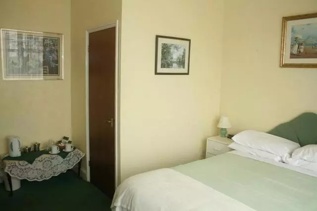 پانسیون Guesthouse 24 7 The Old Knoll Guesthouse