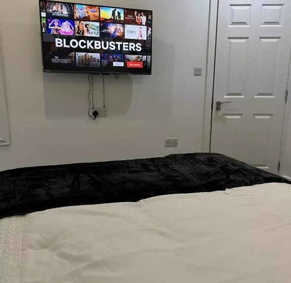 ペンション Room With King Size Bed And Private En Suite Bathroom In The Centre