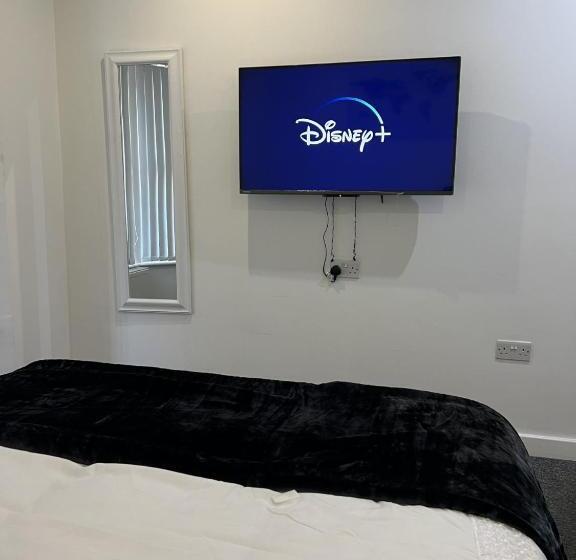 膳宿费 Room With King Size Bed And Private En Suite Bathroom In The Centre