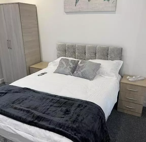 ペンション Room With King Size Bed And Private En Suite Bathroom In The Centre