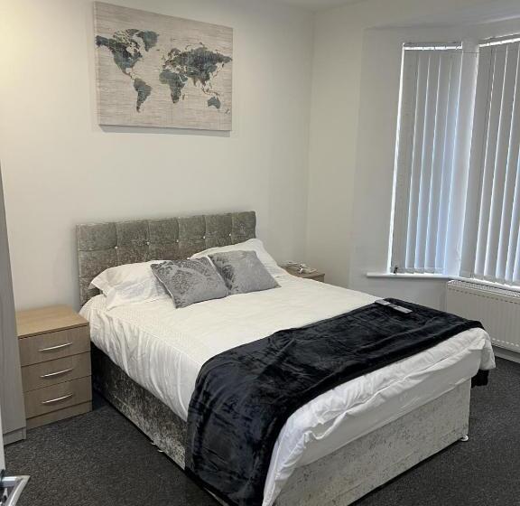 膳宿费 Room With King Size Bed And Private En Suite Bathroom In The Centre