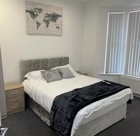 ペンション Room With King Size Bed And Private En Suite Bathroom In The Centre