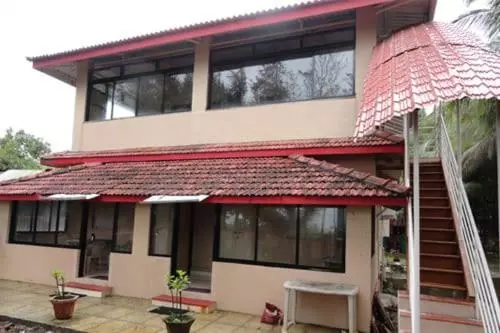 ペンション Surja Vila