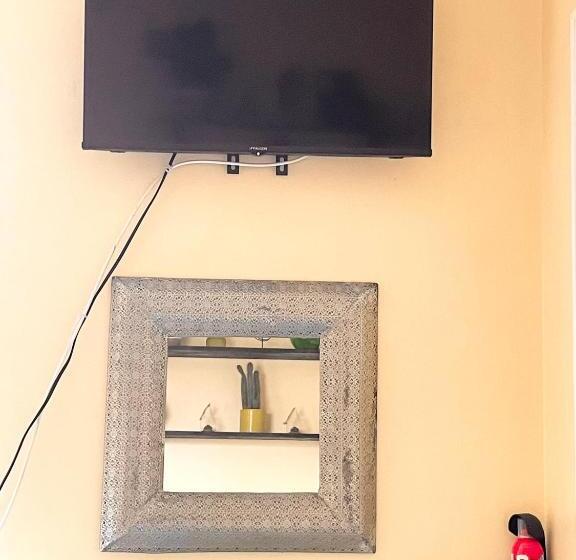 ベッドアンドブレックファースト Double Room In Newhaven With Own Tv & Microwave  Plus Cereal And Toast Breakfast