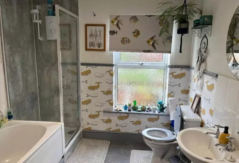 ベッドアンドブレックファースト Double Room In Newhaven With Own Tv & Microwave  Plus Cereal And Toast Breakfast