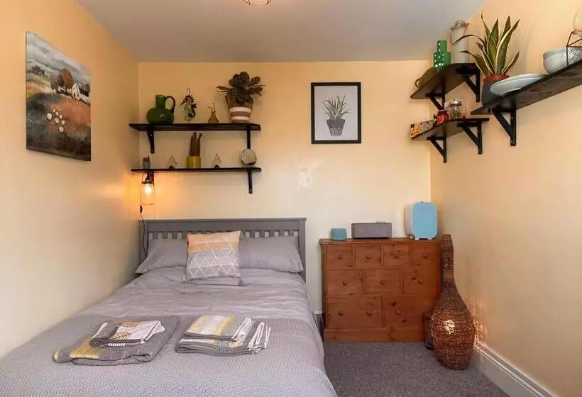ベッドアンドブレックファースト Double Room In Newhaven With Own Tv & Microwave  Plus Cereal And Toast Breakfast