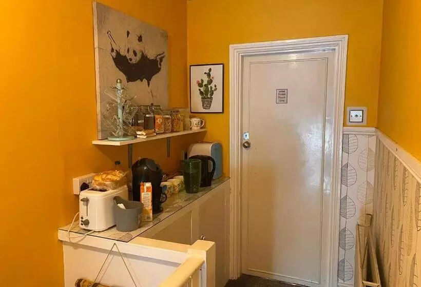 ベッドアンドブレックファースト Double Room In Newhaven With Own Tv & Microwave  Plus Cereal And Toast Breakfast