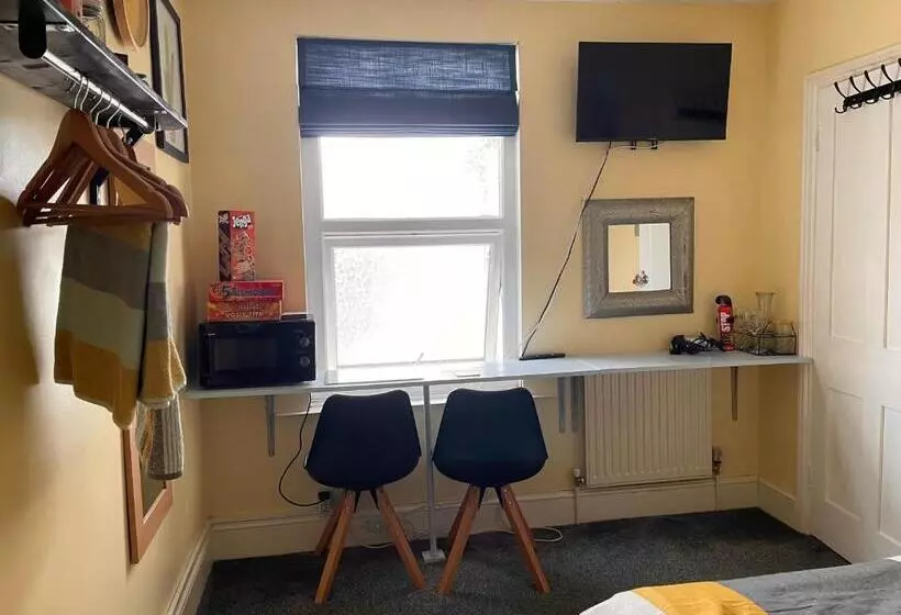 ベッドアンドブレックファースト Double Room In Newhaven With Own Tv & Microwave  Plus Cereal And Toast Breakfast