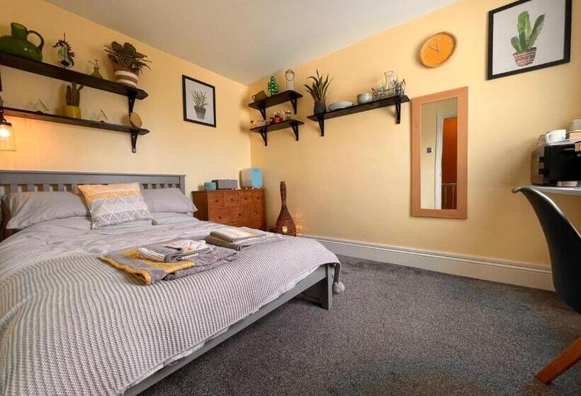 ベッドアンドブレックファースト Double Room In Newhaven With Own Tv & Microwave  Plus Cereal And Toast Breakfast