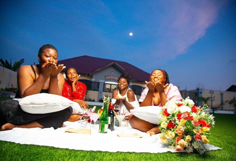 Bella Ella Hotel & Event Center